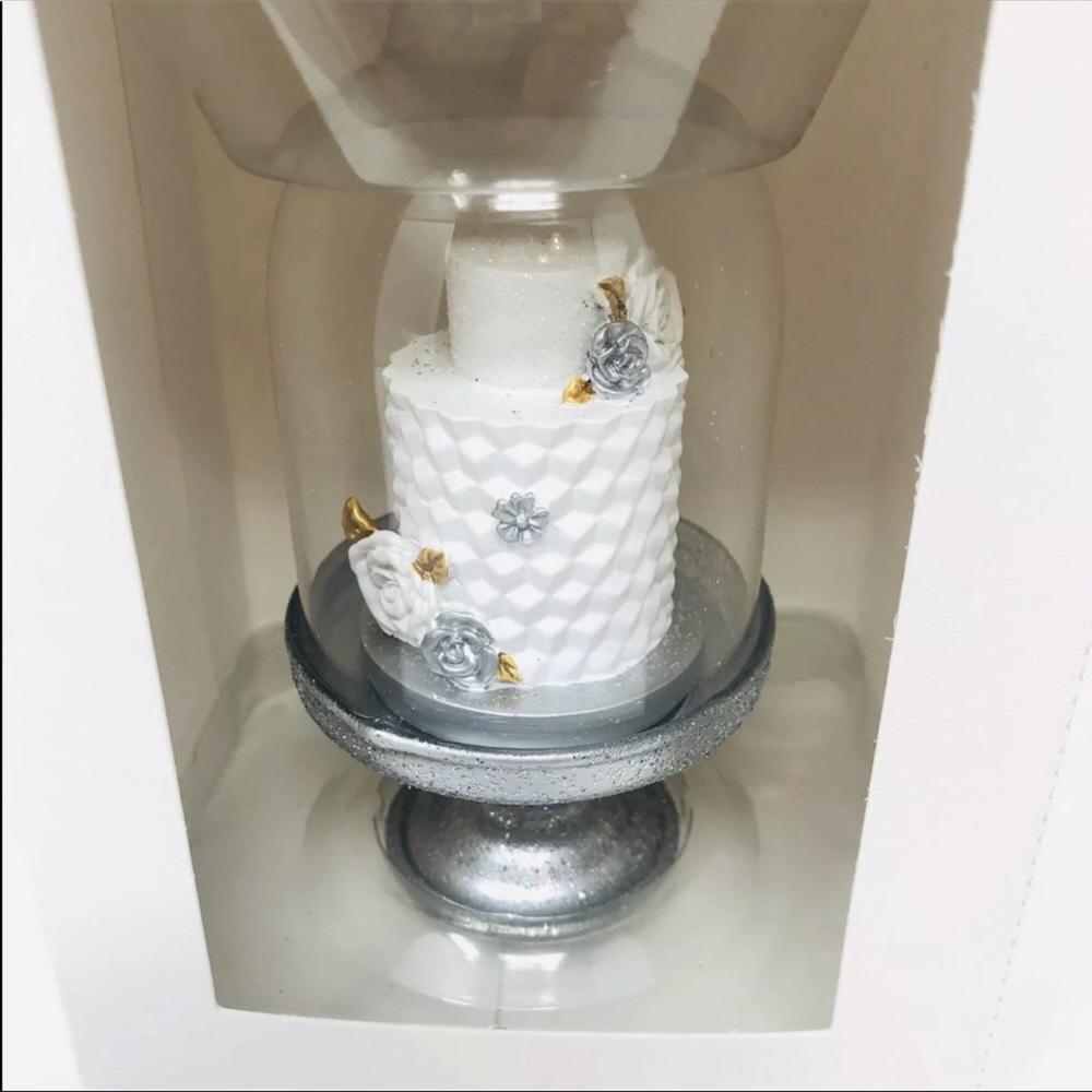 Hallmark Signature Ornament Made for Each Wedding - Picture 2 of 7